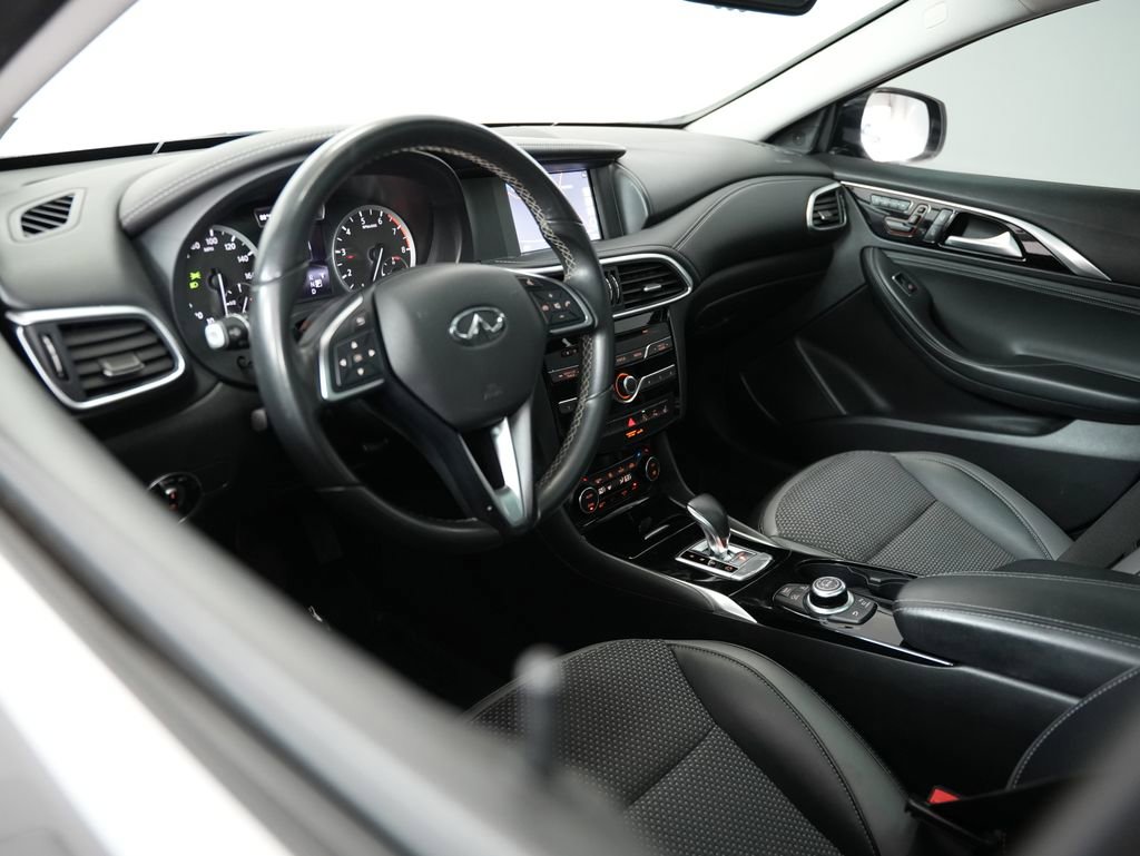 Used 2019 INFINITI QX30 w/ Navigation Package image 6
