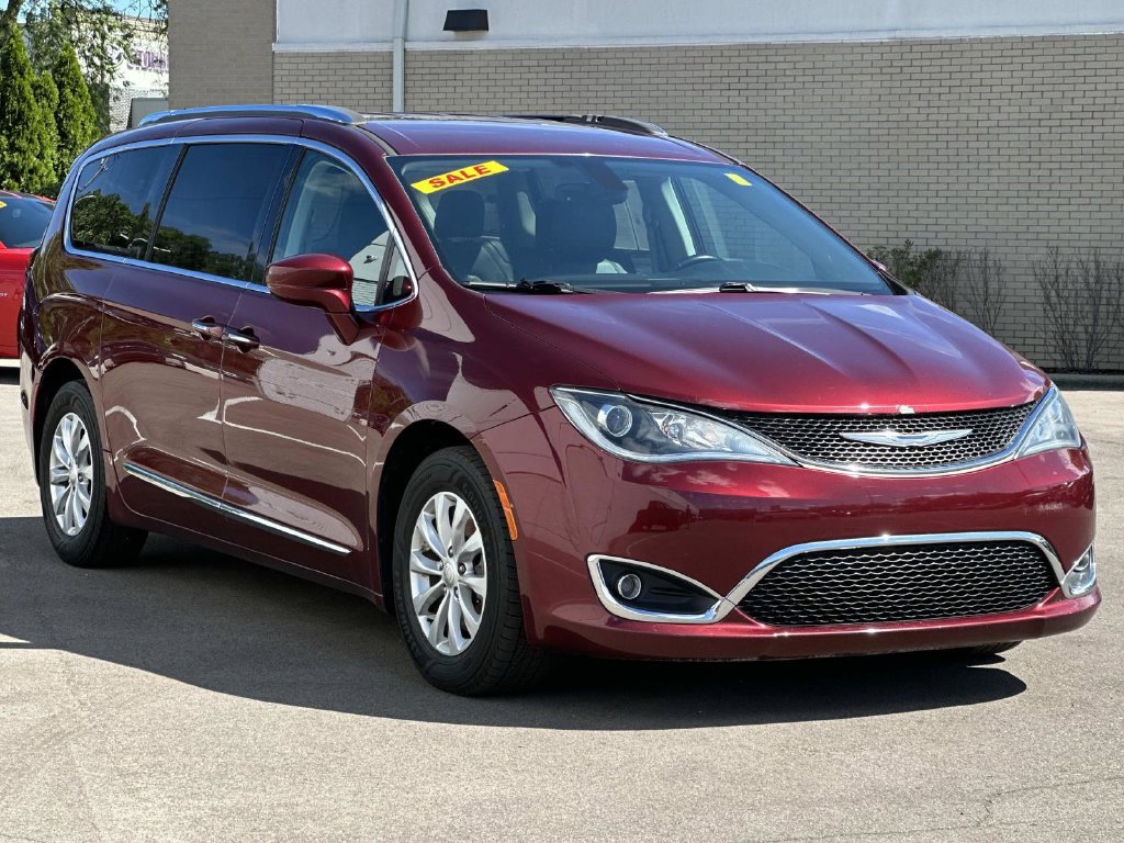 Used 2018 Chrysler Pacifica Touring-L Plus FWD image 8
