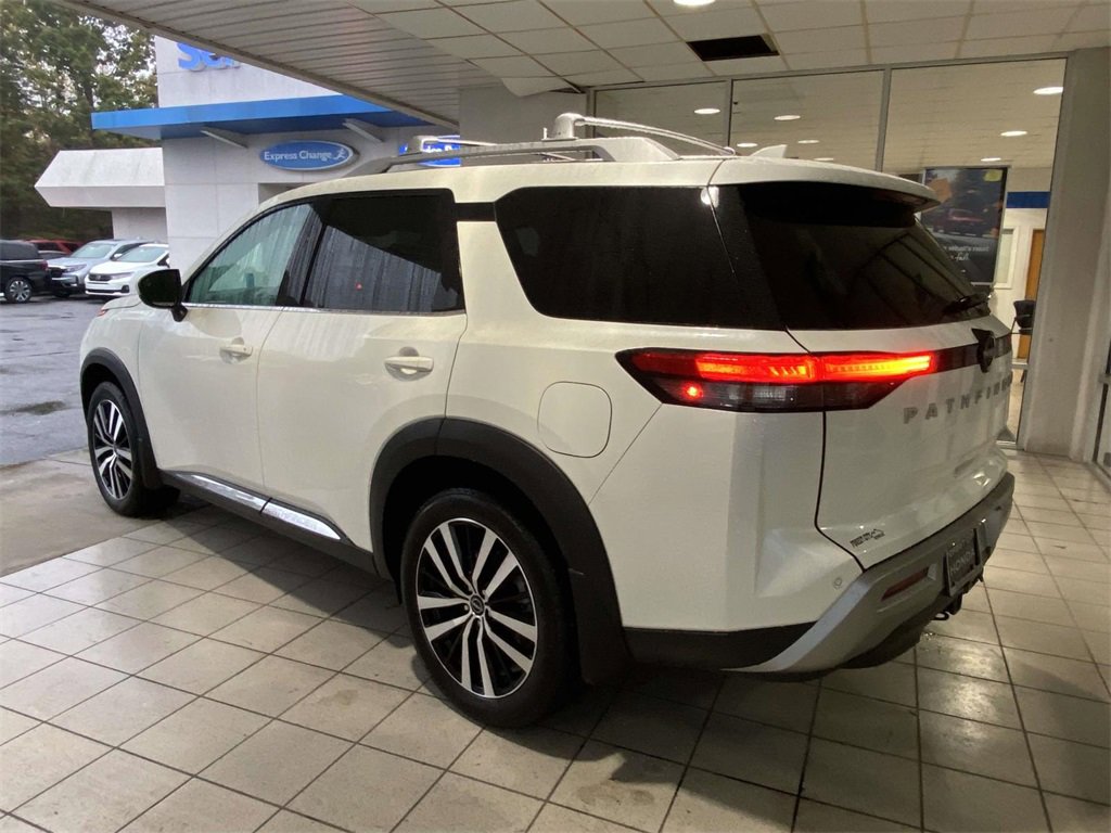 Used 2024 Nissan Pathfinder Platinum w/ Cargo Package image 3