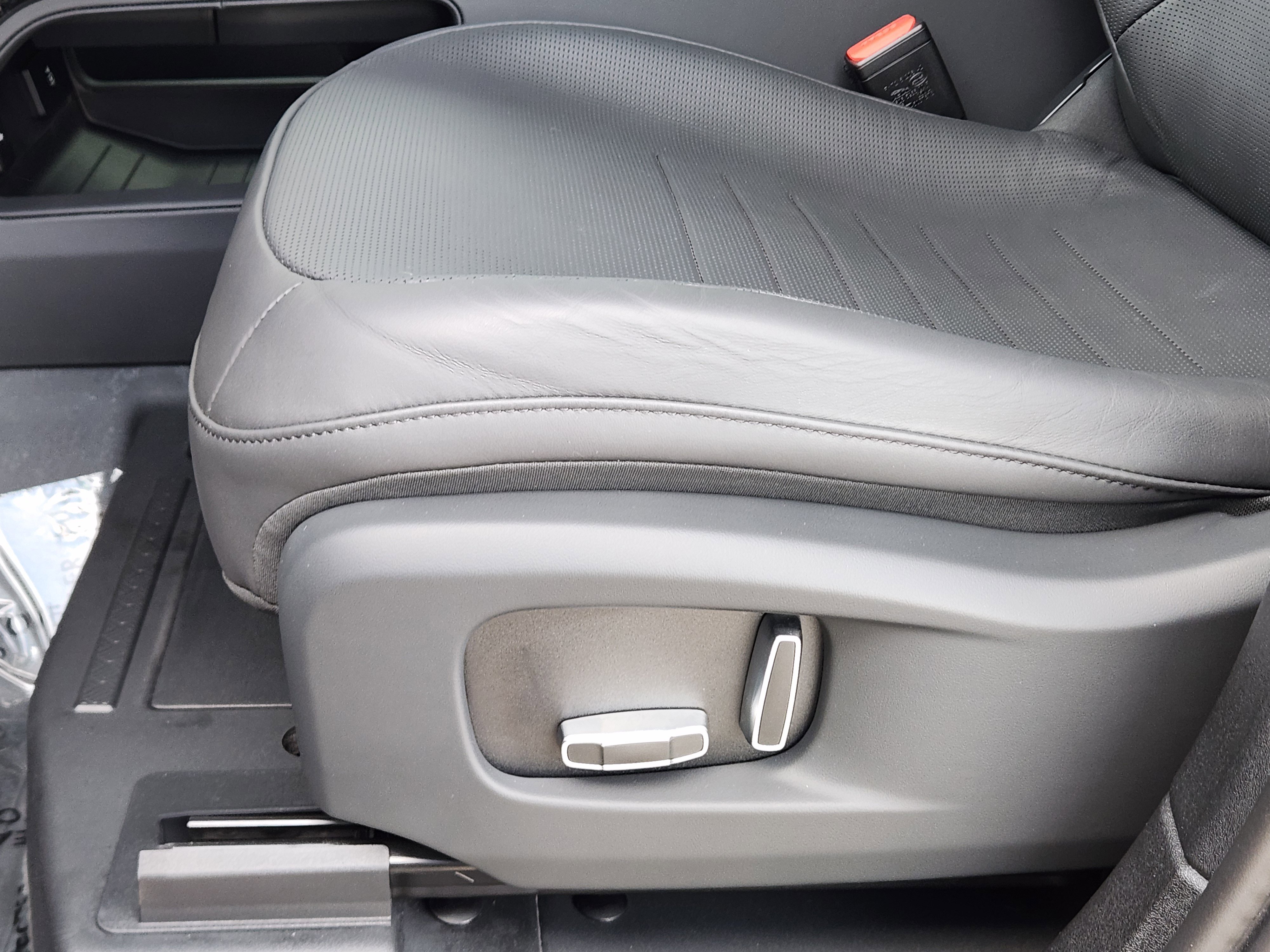 Certified 2025 Land Rover Defender 110 image 25