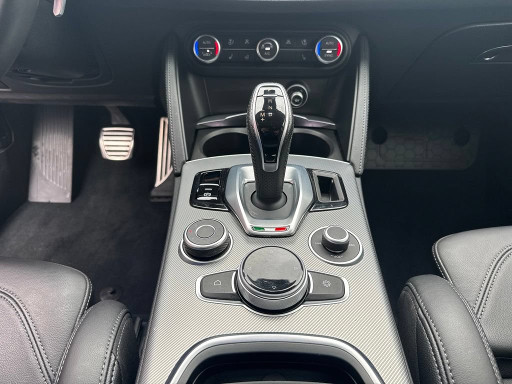 Used 2023 Alfa Romeo Stelvio Veloce AWD/4WD image 43