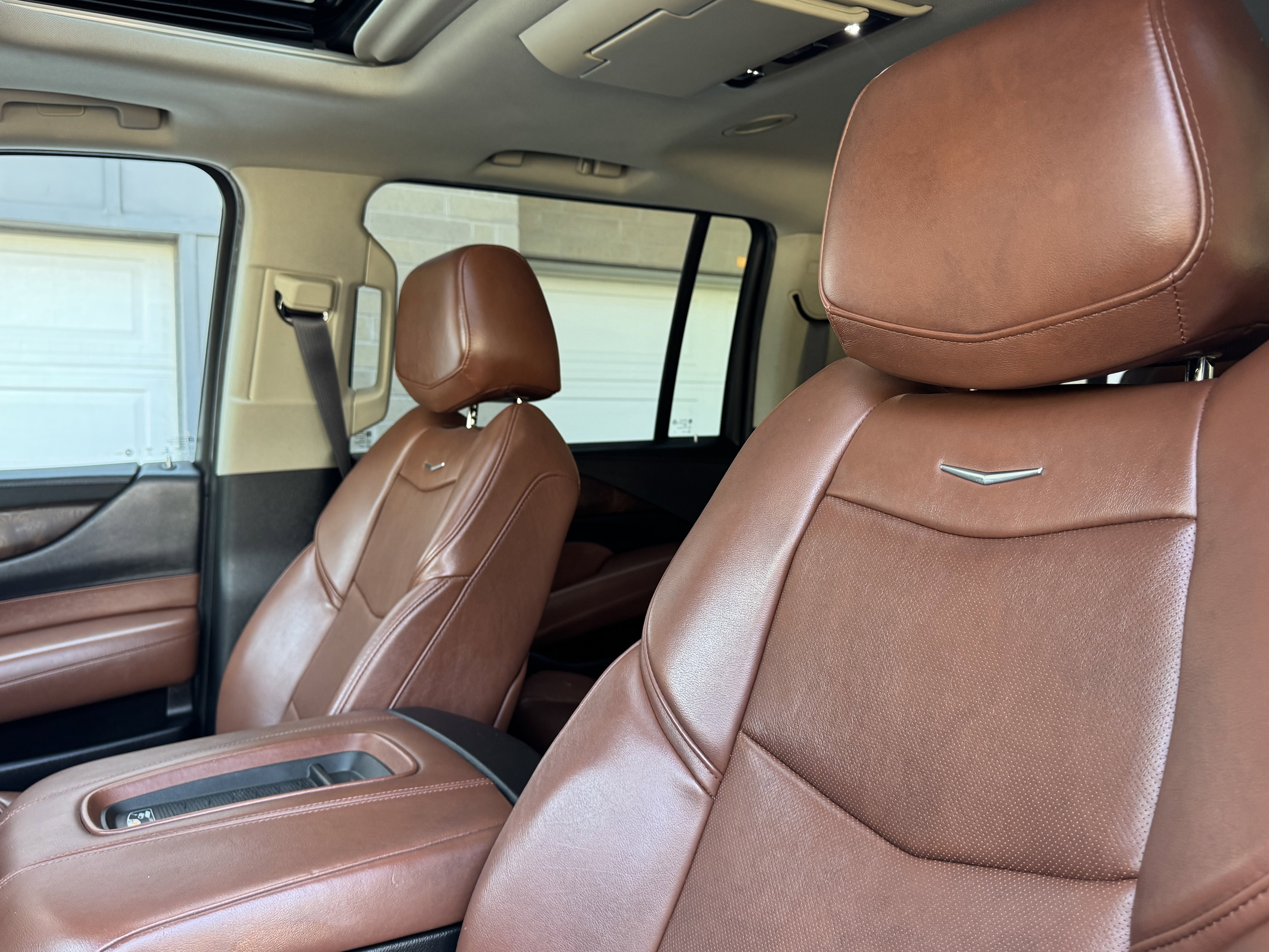 Used 2017 Cadillac Escalade ESV Luxury image 16