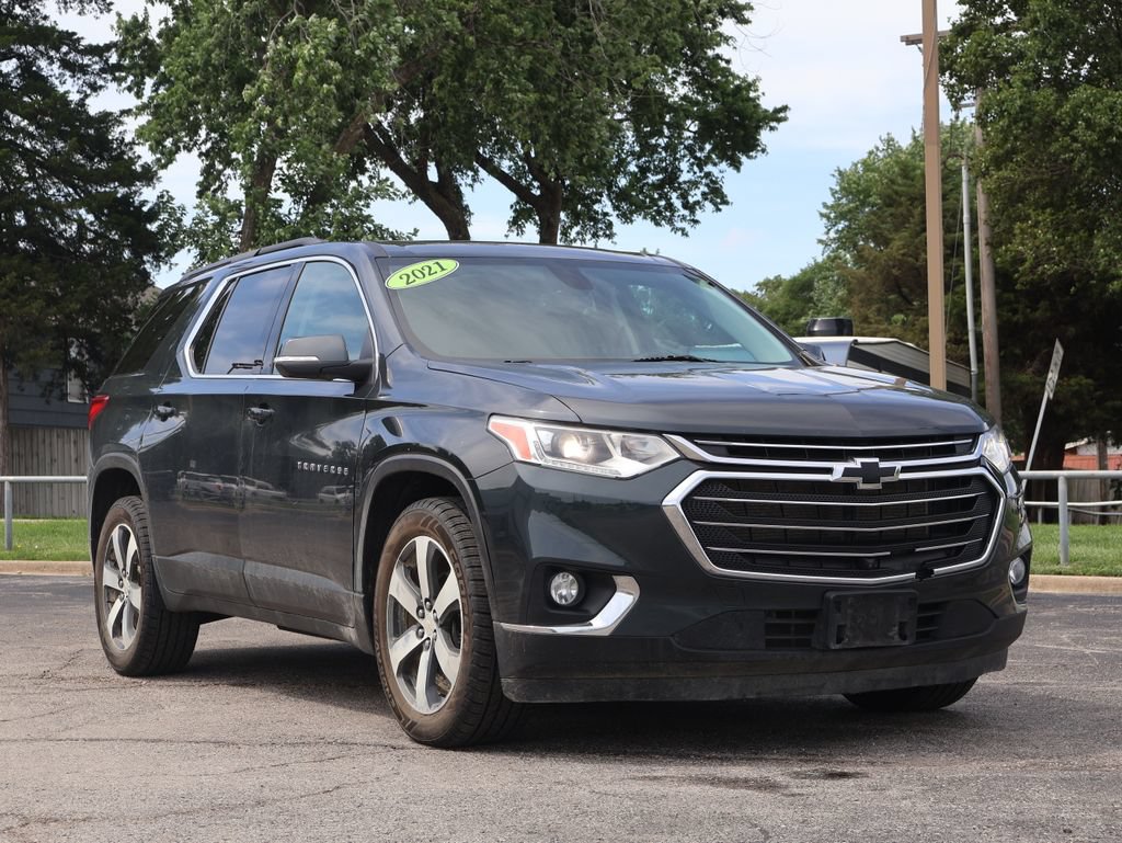 Used 2021 Chevrolet Traverse LT w/ LT Premium Package AWD/4WD image 1