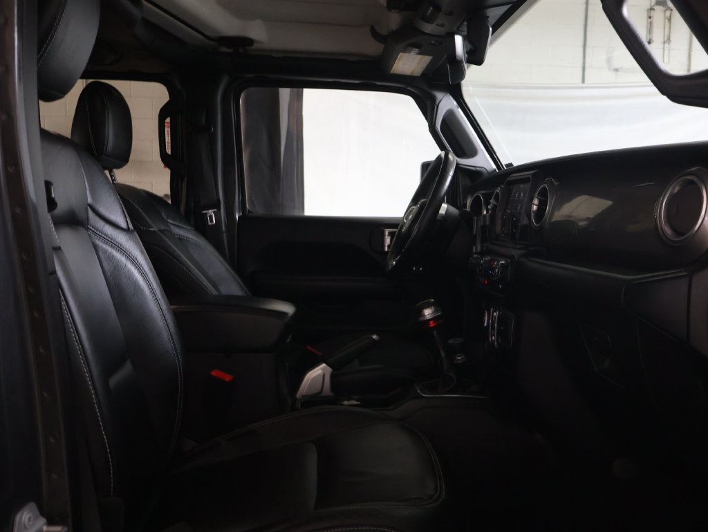 Used 2018 Jeep Wrangler Unlimited Sahara w/ Dual Top Group AWD/4WD image 9