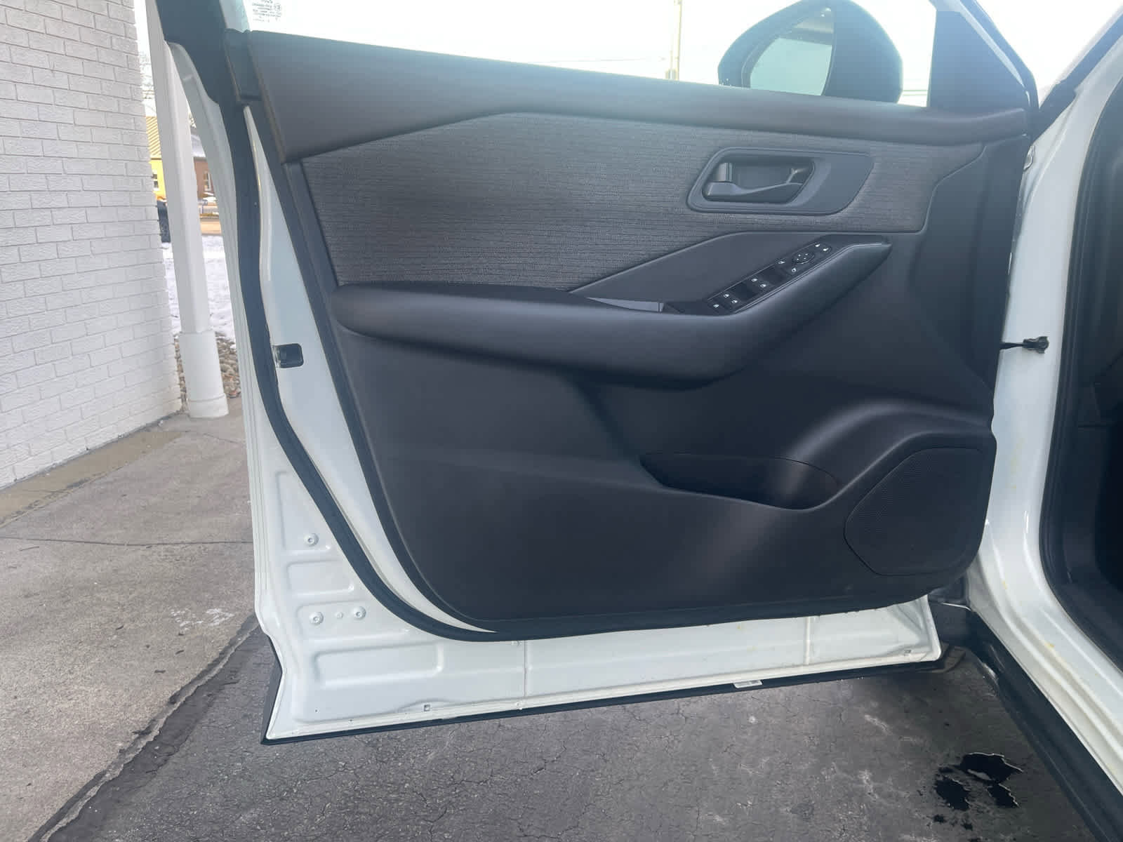 Used 2023 Nissan Rogue S image 18