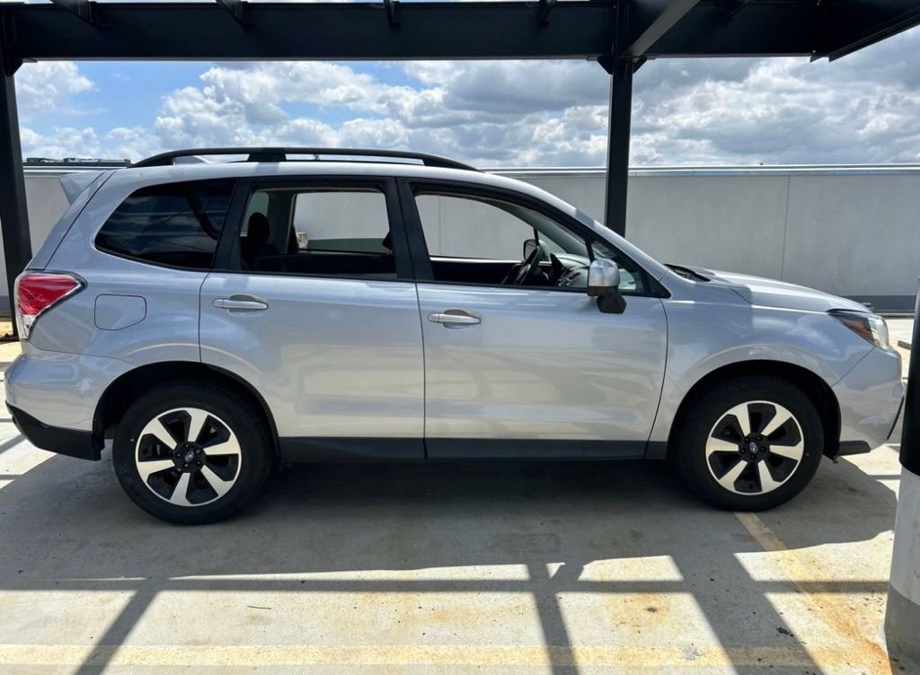 Used 2017 Subaru Forester 2.5i Premium w/ Popular Package #2A AWD/4WD image 4