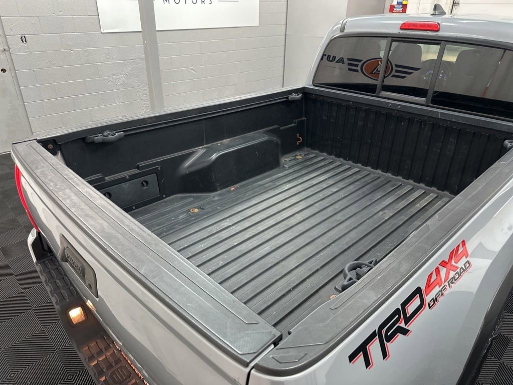 Used 2018 Toyota Tacoma SR5 AWD/4WD image 11