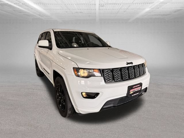 Used 2018 Jeep Grand Cherokee Altitude AWD/4WD image 3