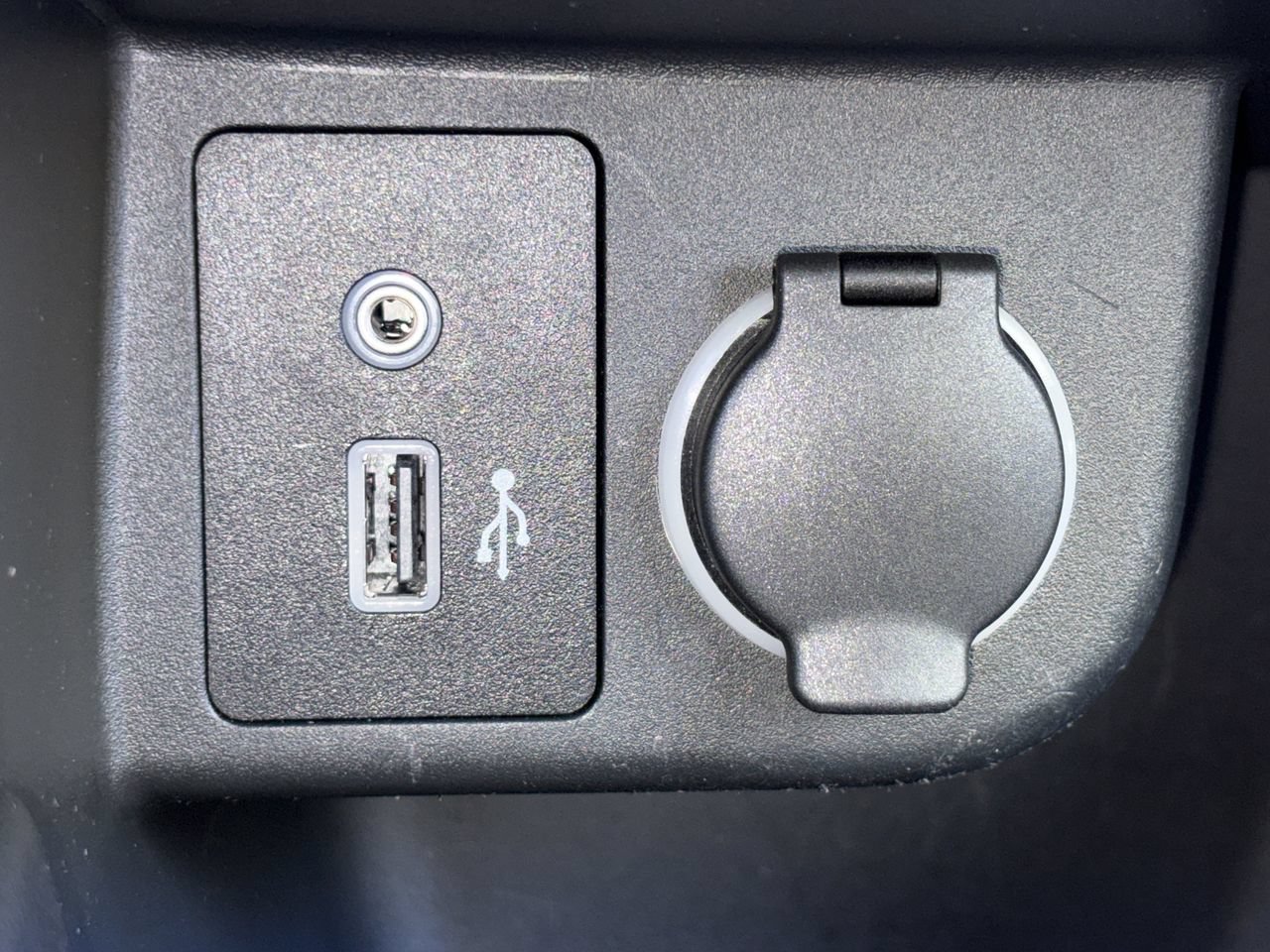 Used 2020 Nissan Kicks SV FWD image 6