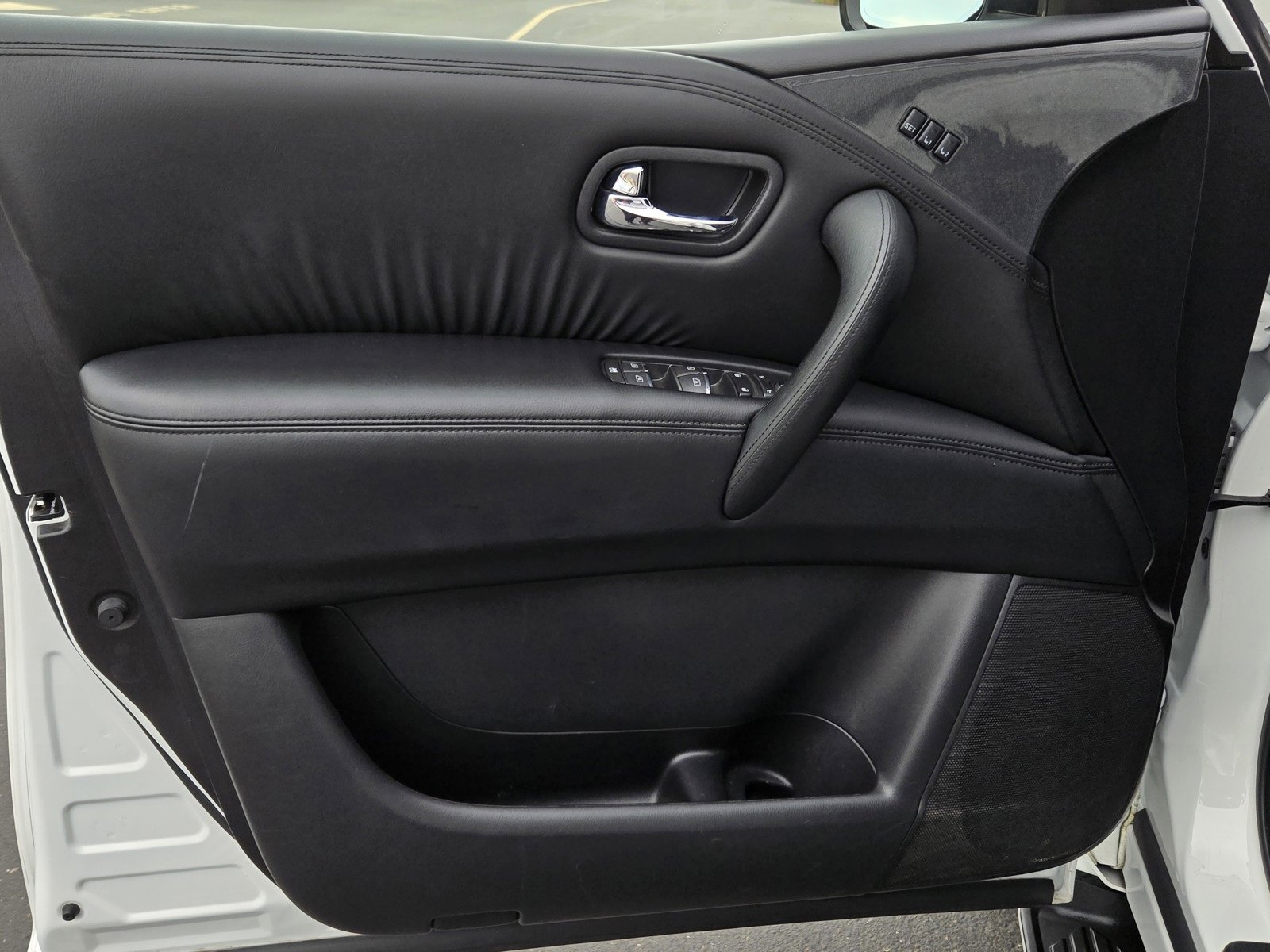 Used 2023 Nissan Armada SL w/ Midnight Edition Package image 9