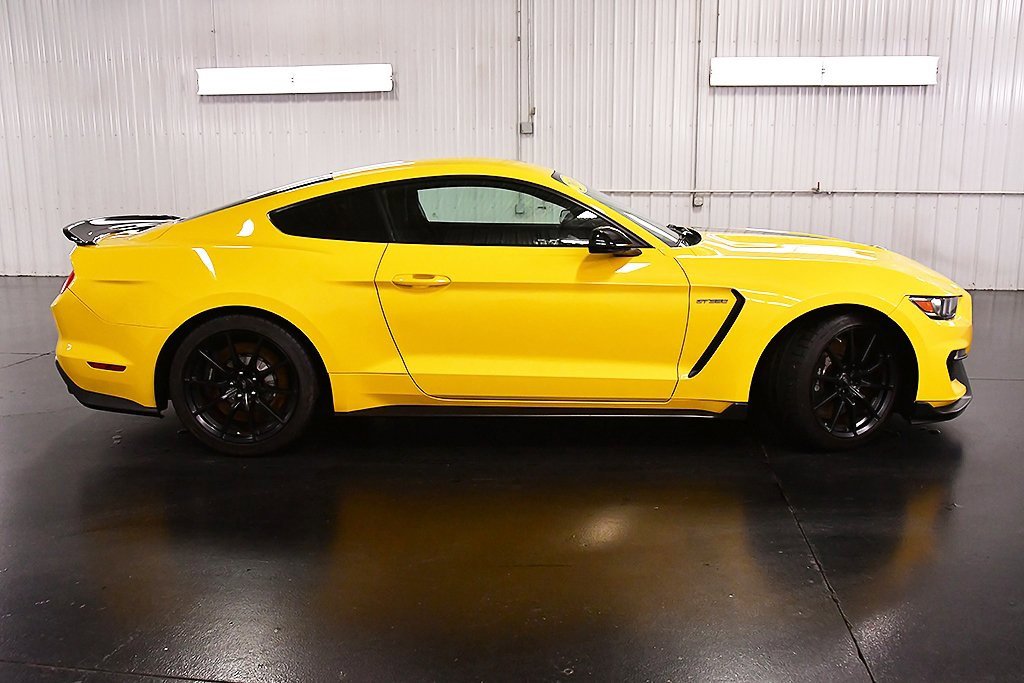 Used 2016 Ford Mustang Shelby GT350 w/ Track Package image 8