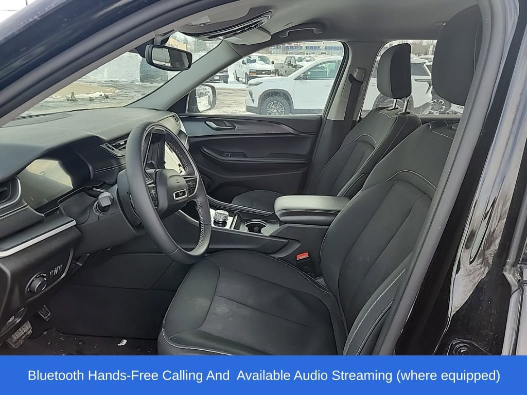 Used 2023 Jeep Grand Cherokee L Laredo image 9