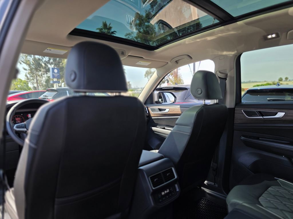 Used 2025 Volkswagen Atlas SEL Premium R-Line image 20