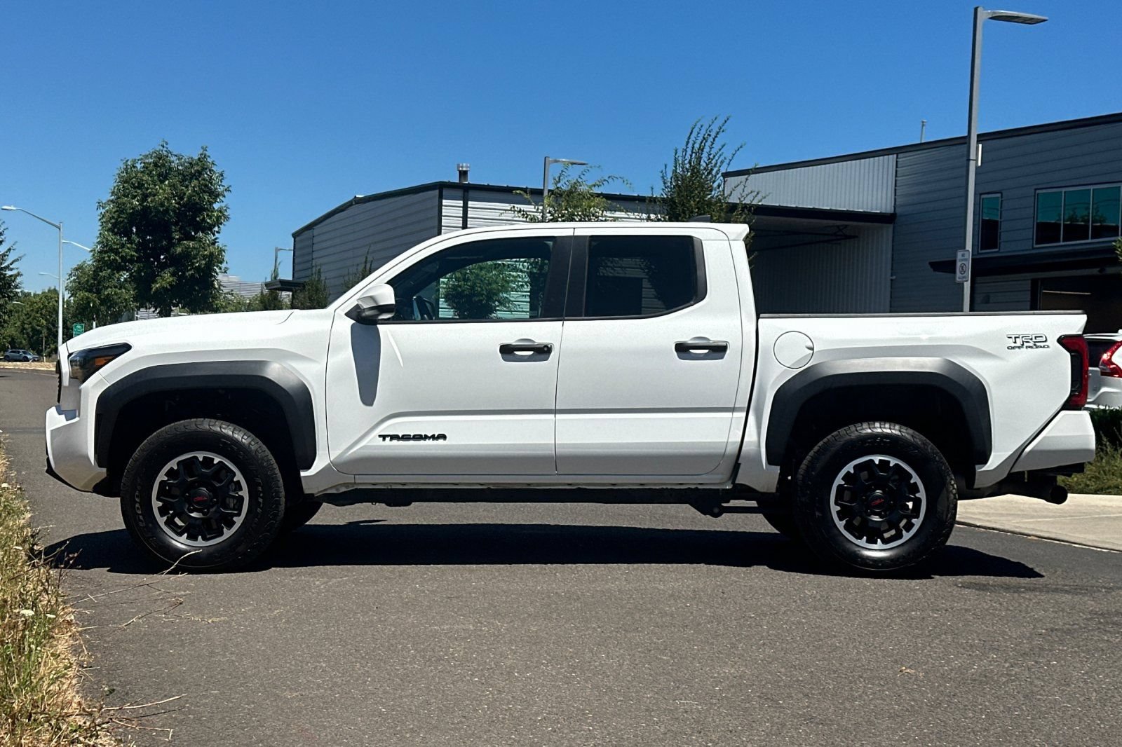 Used 2024 Toyota Tacoma TRD Off-Road AWD/4WD image 6