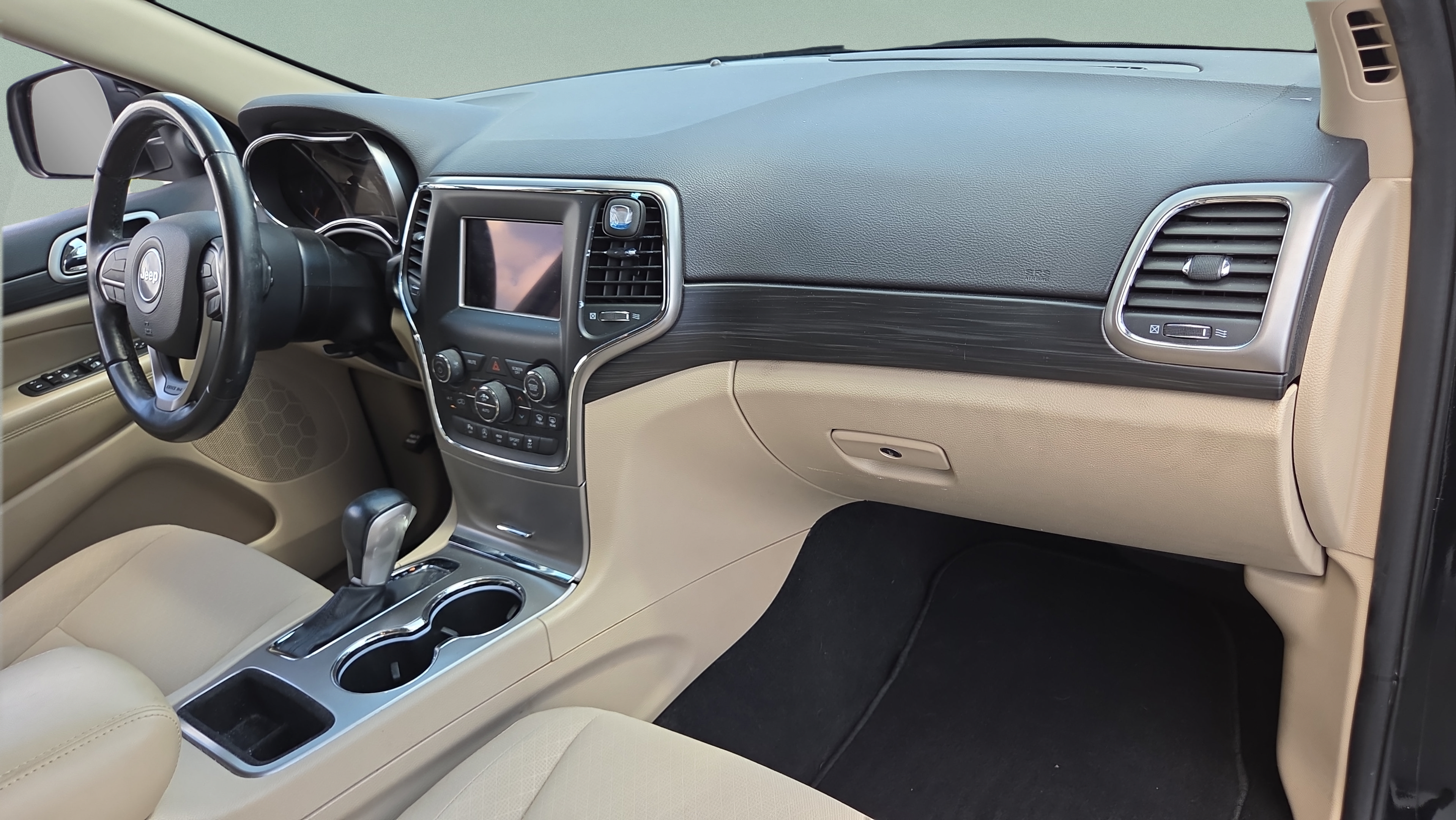 Used 2021 Jeep Grand Cherokee Laredo RWD image 16