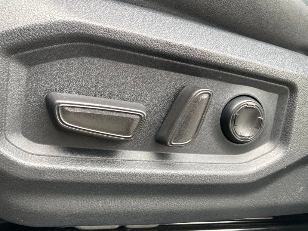 Used 2024 Toyota Tundra Platinum AWD/4WD image 13