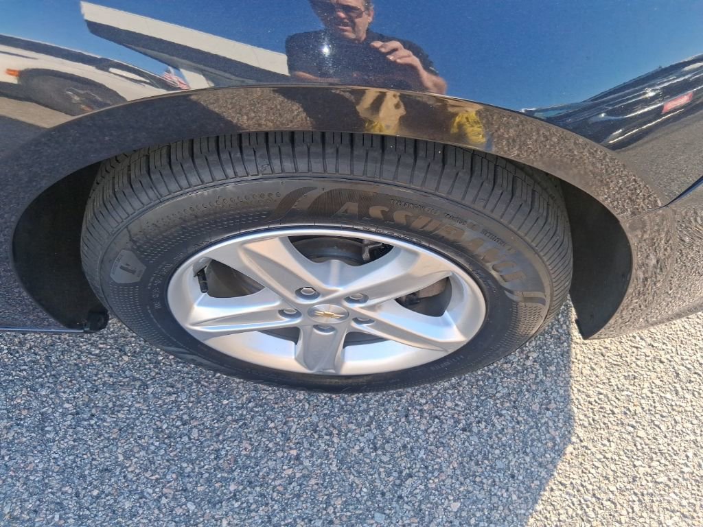 Used 2023 Chevrolet Malibu LT FWD image 16