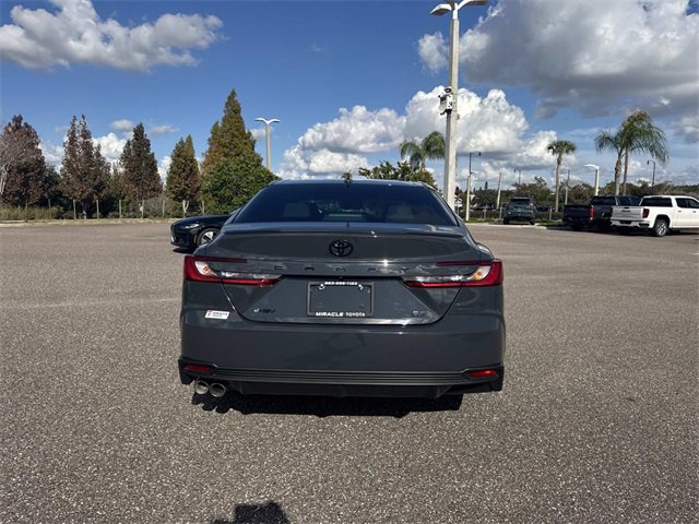 Used 2025 Toyota Camry SE image 5