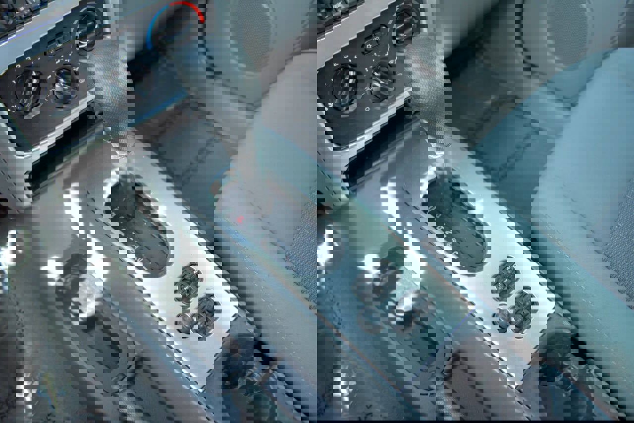 Used 2005 Jeep Liberty Limited image 28