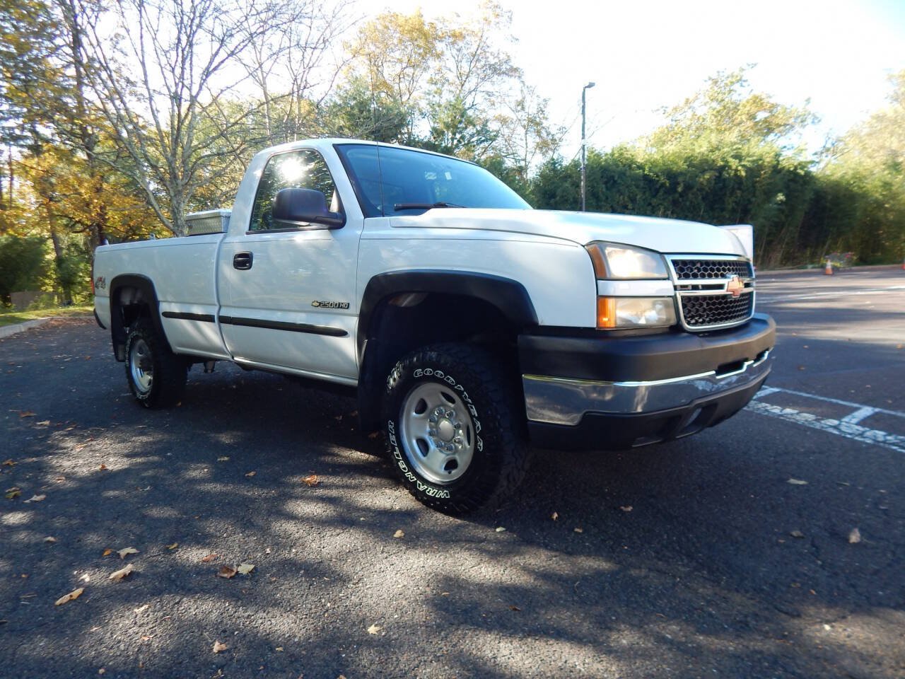 Used 2006 Chevrolet Silverado 2500 W/T w/ Snow Plow Prep Package AWD/4WD image 8