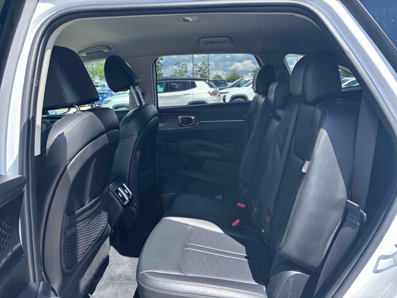 Used 2024 Kia Sorento S AWD/4WD image 28