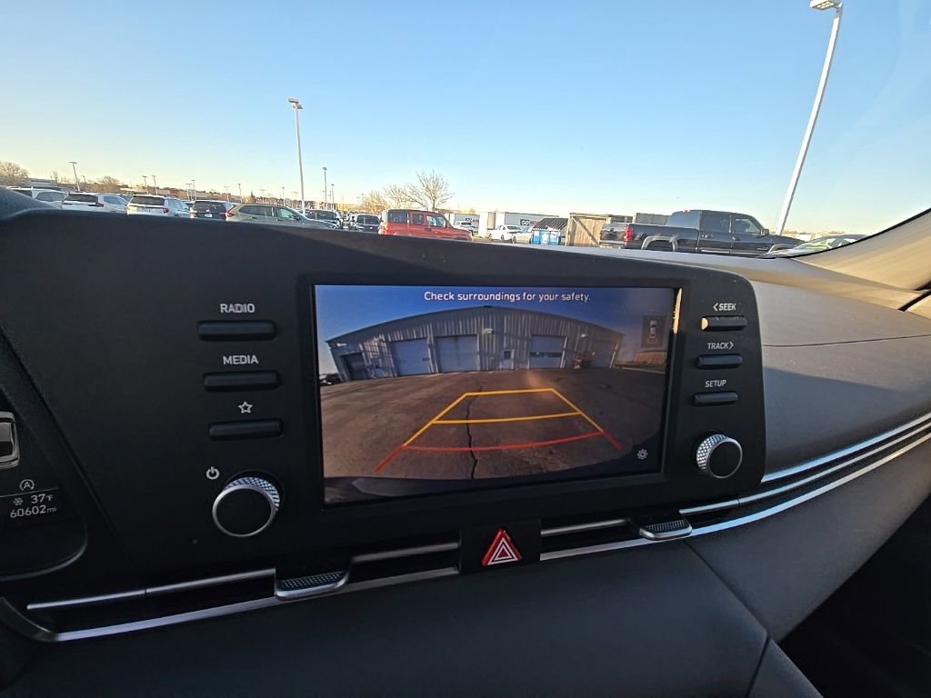 Used 2022 Hyundai Elantra SE image 18