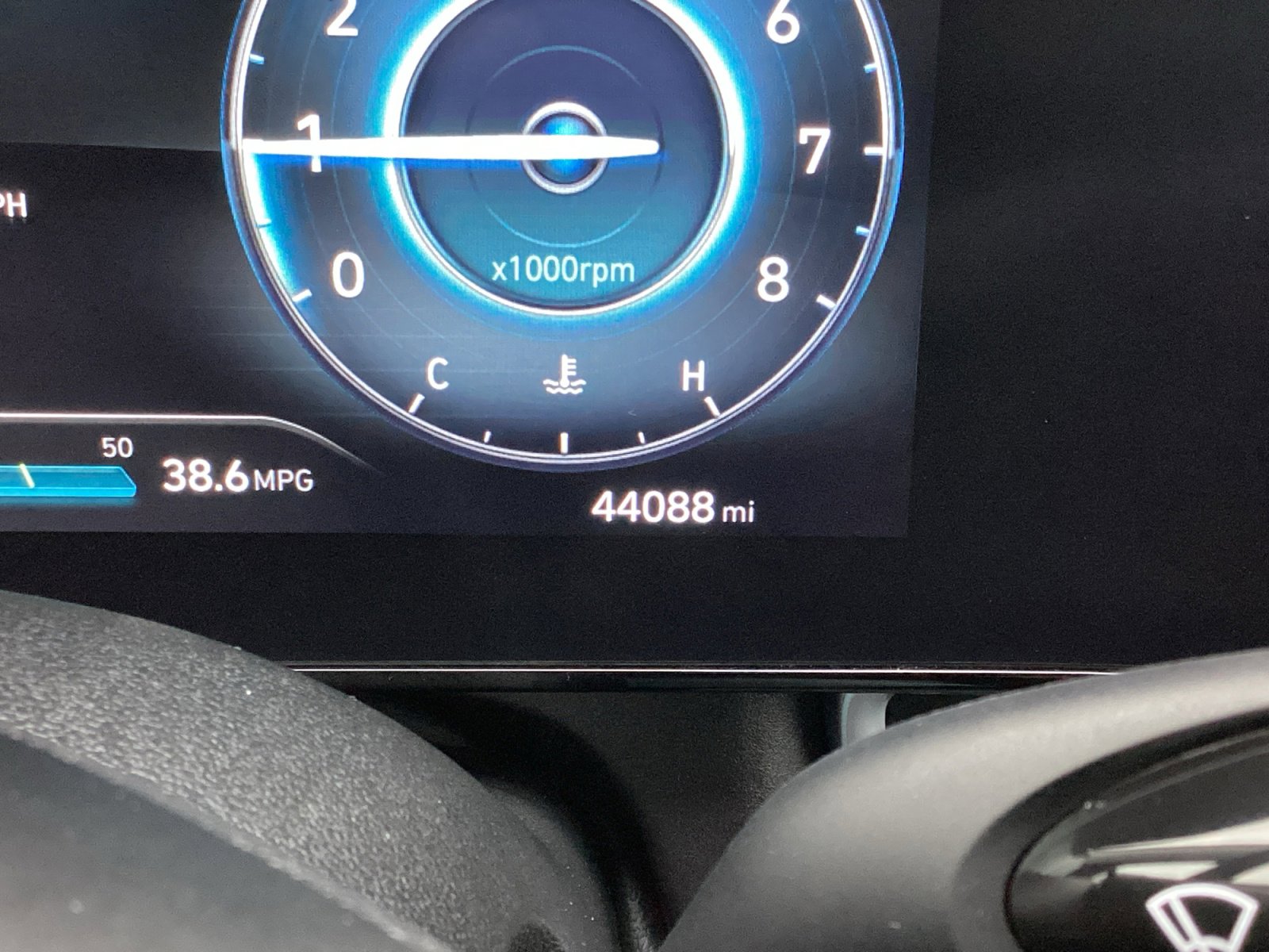 Used 2024 Hyundai Elantra SEL image 3