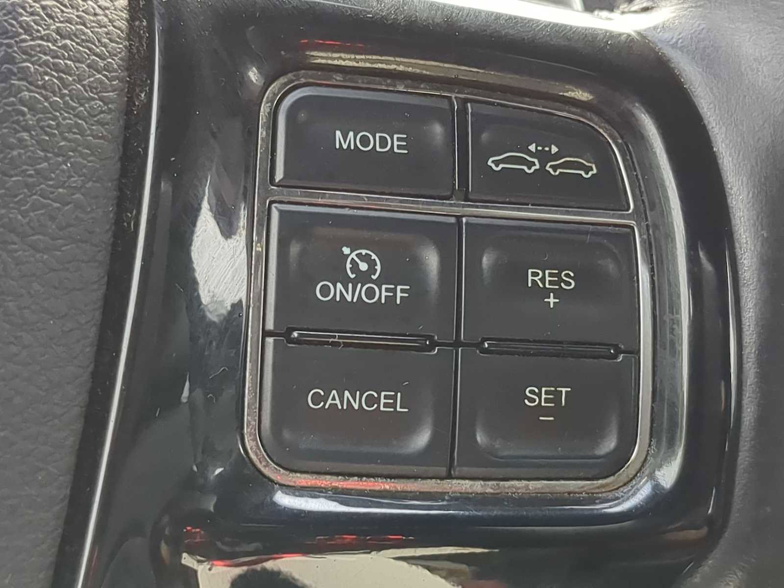 Used 2014 Chrysler 300 S w/ Luxury Group image 27