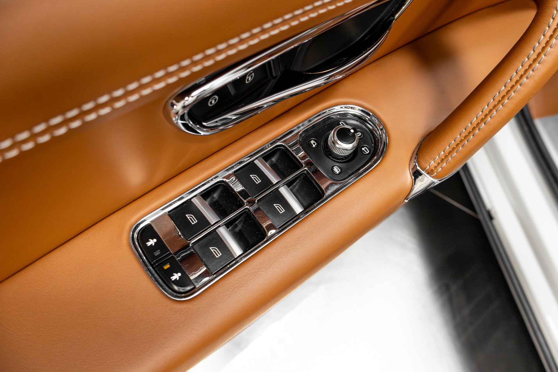 Used 2019 Bentley Bentayga image 48