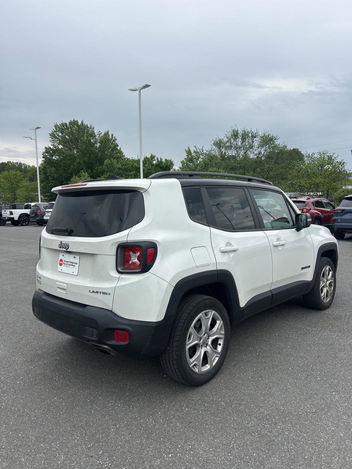 Used 2019 Jeep Renegade Limited w/ UConnect 8.4 Nav Group AWD/4WD image 4