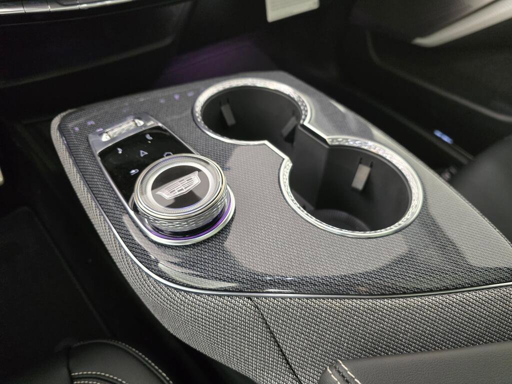New 2026 Cadillac Optiq Luxury 1 image 23