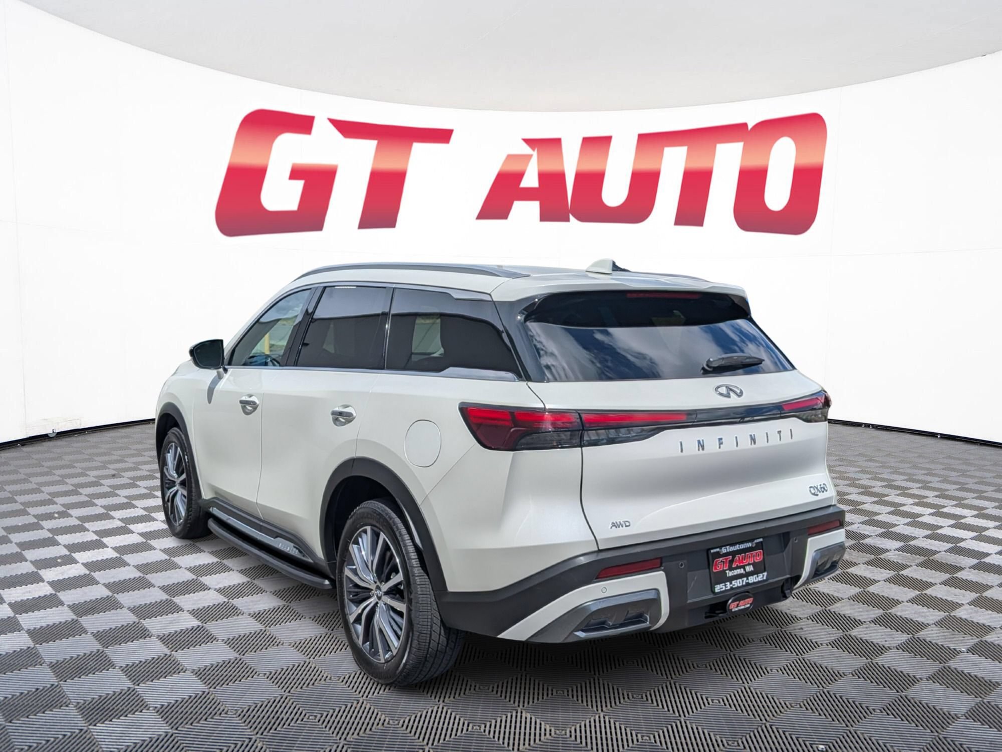 Used 2023 INFINITI QX60 Sensory AWD/4WD image 3