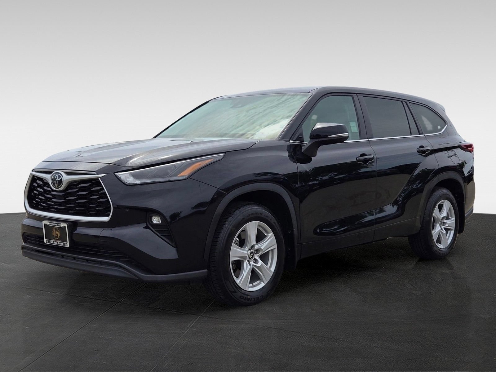 Used 2024 Toyota Highlander LE AWD/4WD image 8