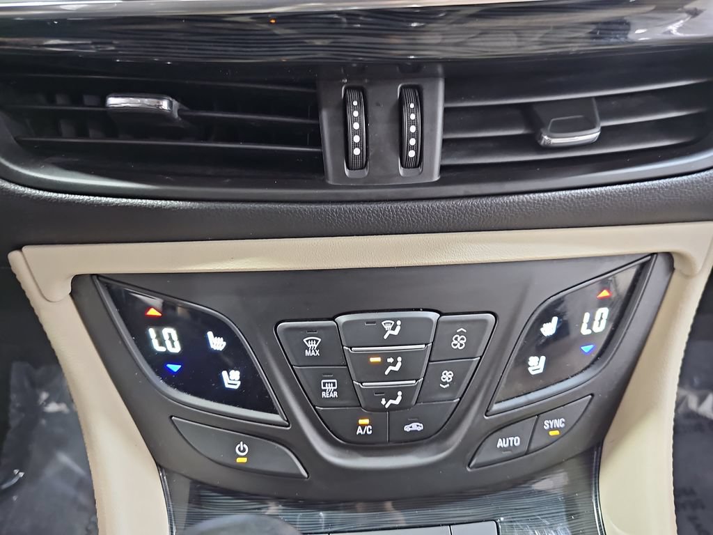 Used 2018 Buick Envision Premium w/ Driver Confidence Package AWD/4WD image 29