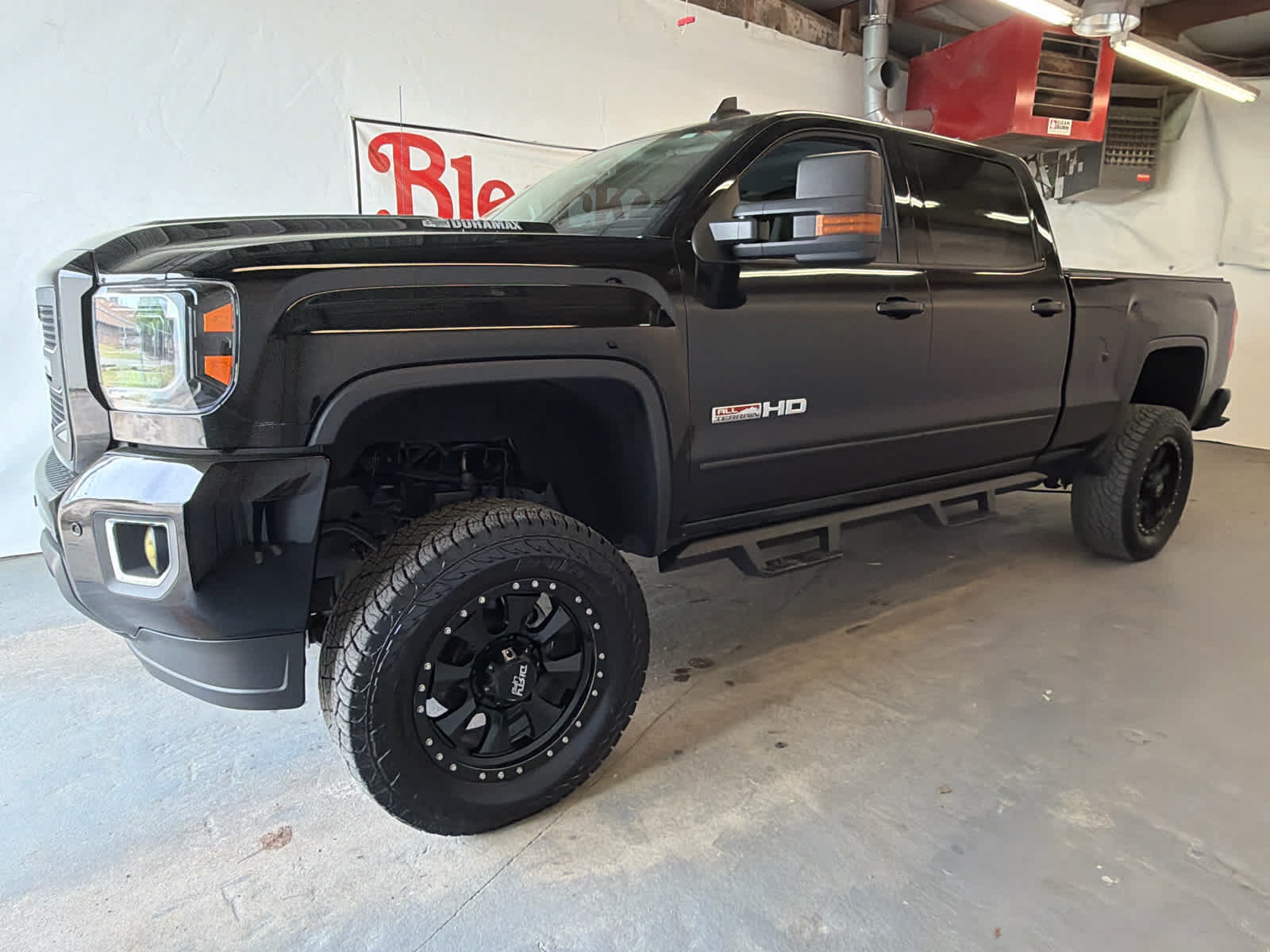 Used 2018 GMC Sierra 2500 SLT w/ Duramax Plus Package AWD/4WD image 2