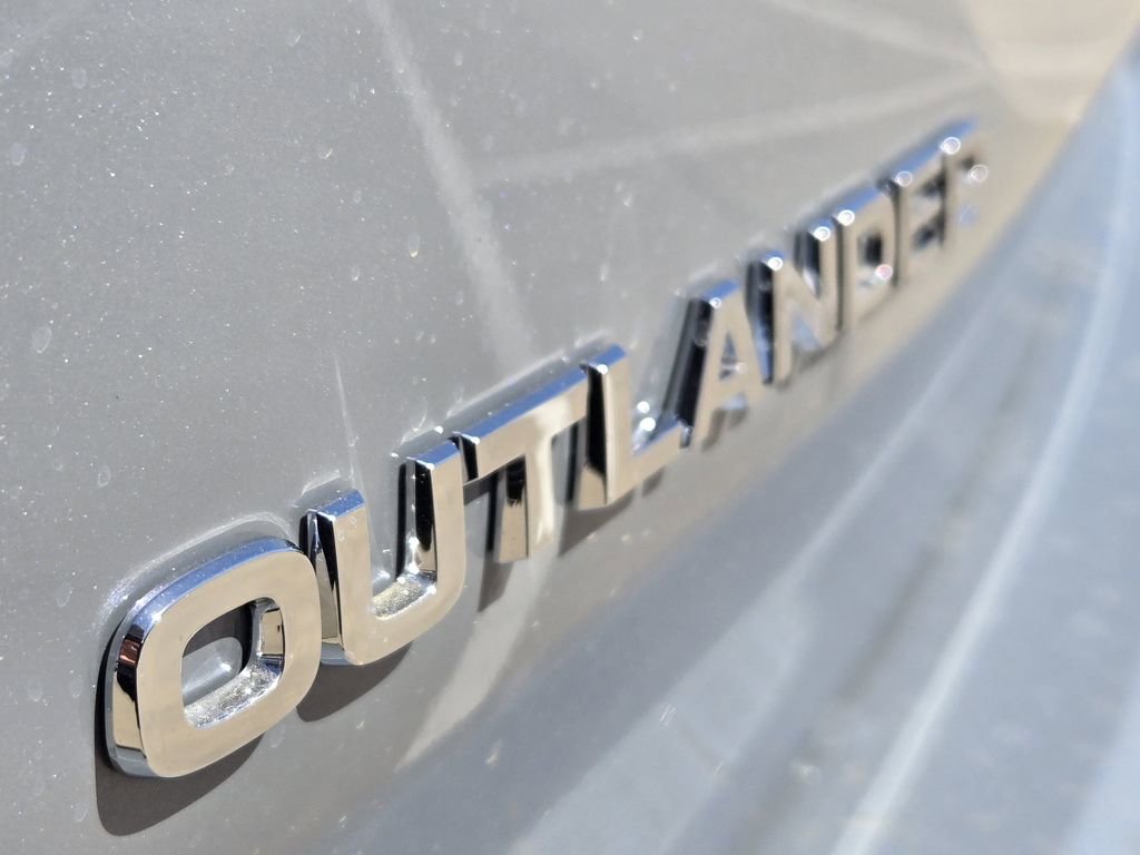 New 2026 Mitsubishi Outlander SE image 7