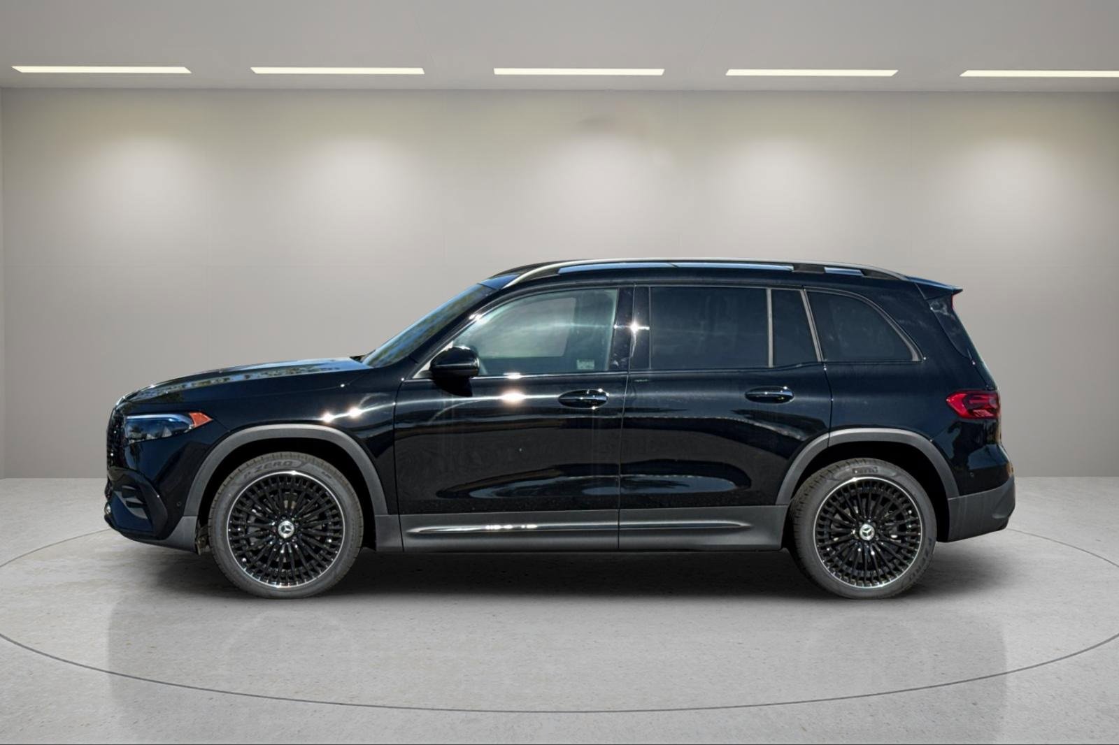 Used 2024 Mercedes-Benz EQB 300 4MATIC image 7