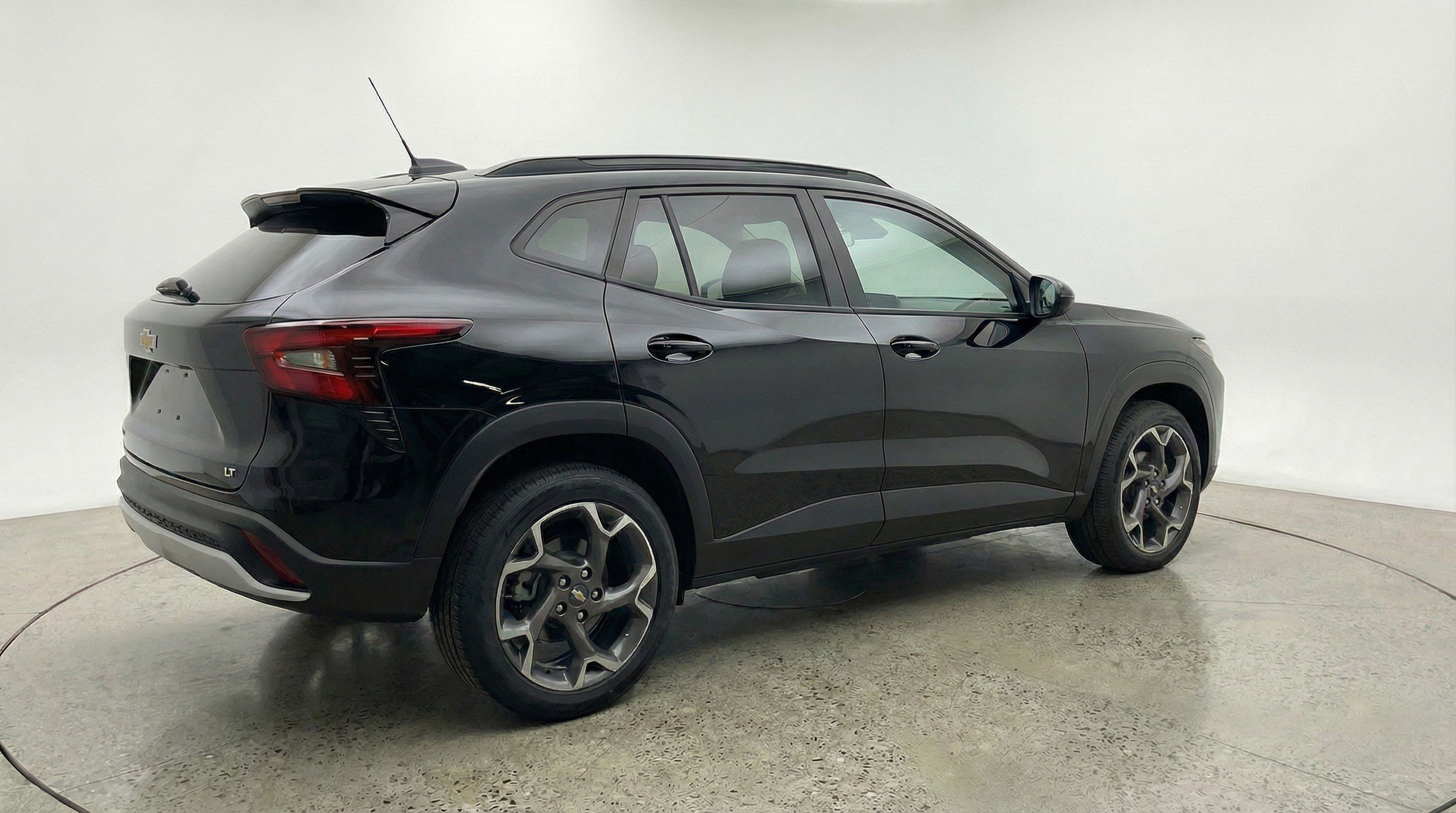 Used 2025 Chevrolet Trax LT w/ LT Convenience Package FWD image 9