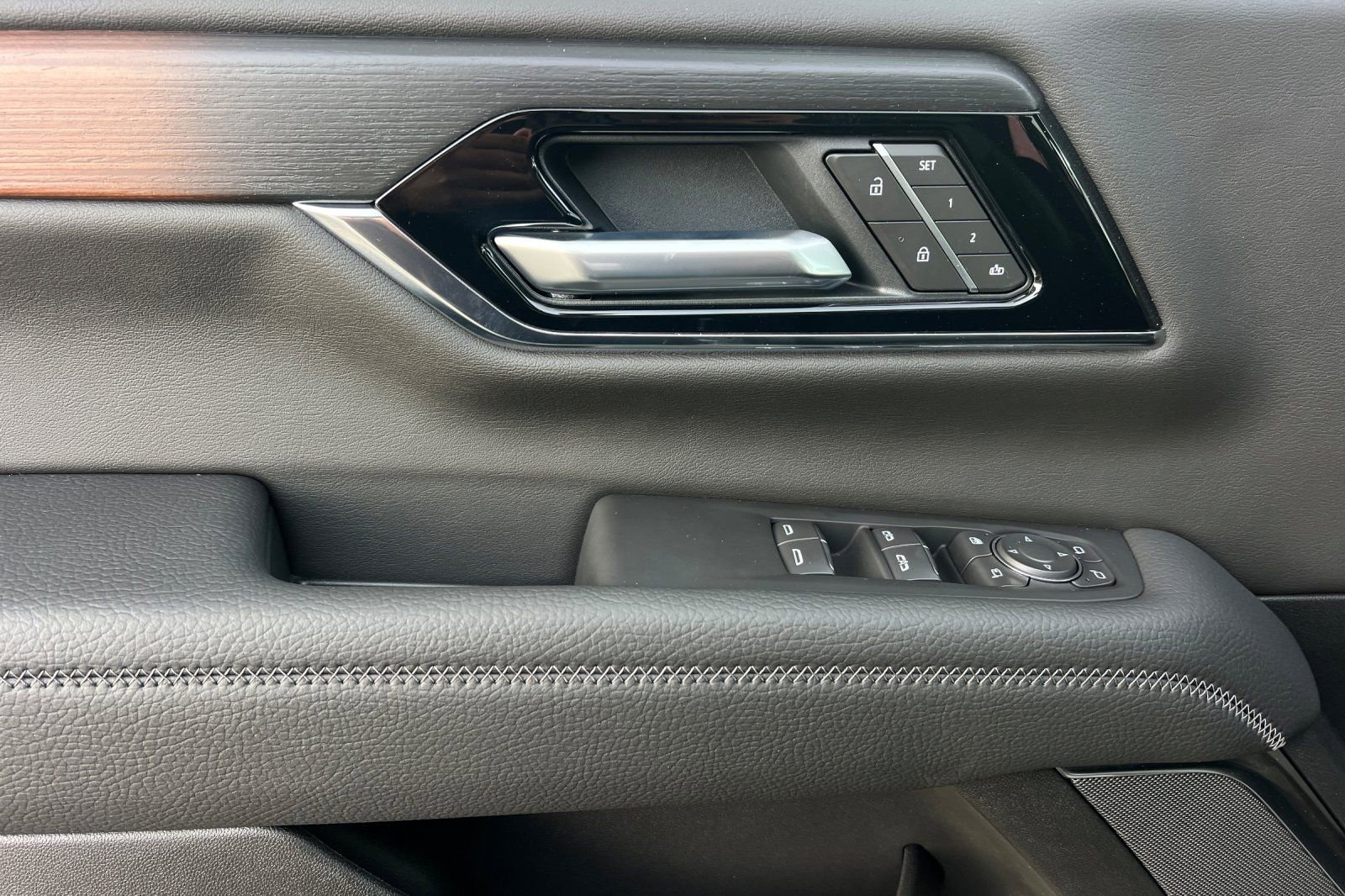 New 2026 GMC Yukon Denali w/ Denali Reserve Package image 9