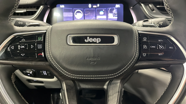 Used 2023 Jeep Grand Cherokee Overland w/ Luxury Tech Group IV AWD/4WD image 16