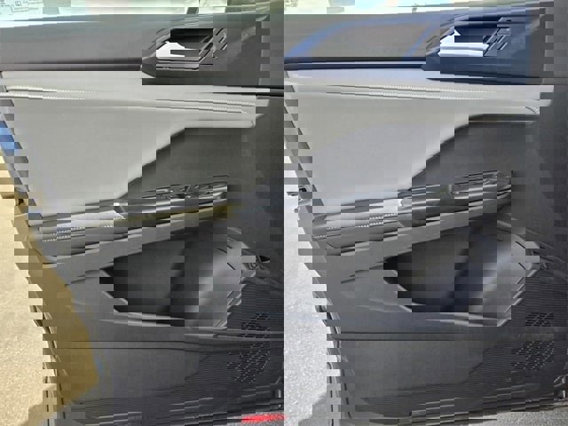 Used 2024 Volkswagen Taos SE image 14