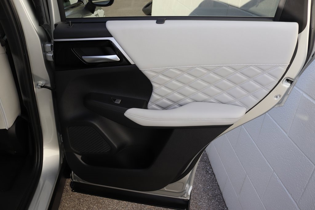 Used 2023 Mitsubishi Outlander SEL image 11