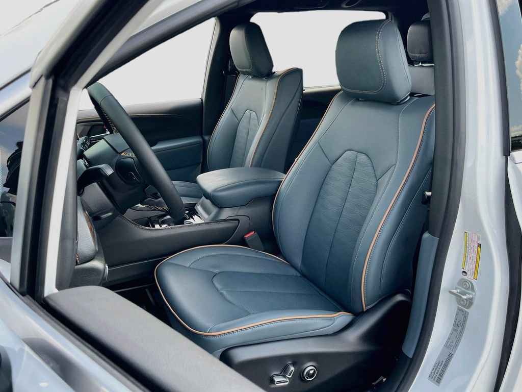 New 2027 Chrysler Pacifica Pinnacle w/ Theater Group FWD image 19