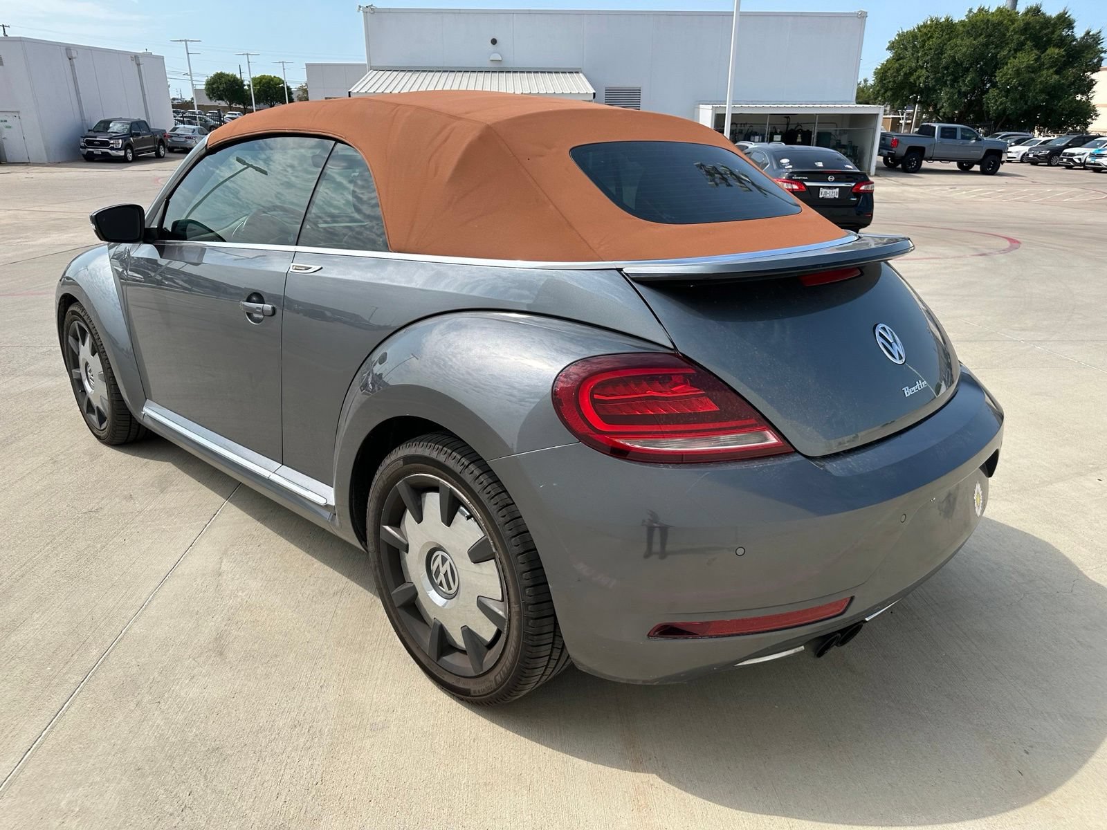 Used 2019 Volkswagen Beetle 2.0T Final Edition SEL FWD image 5