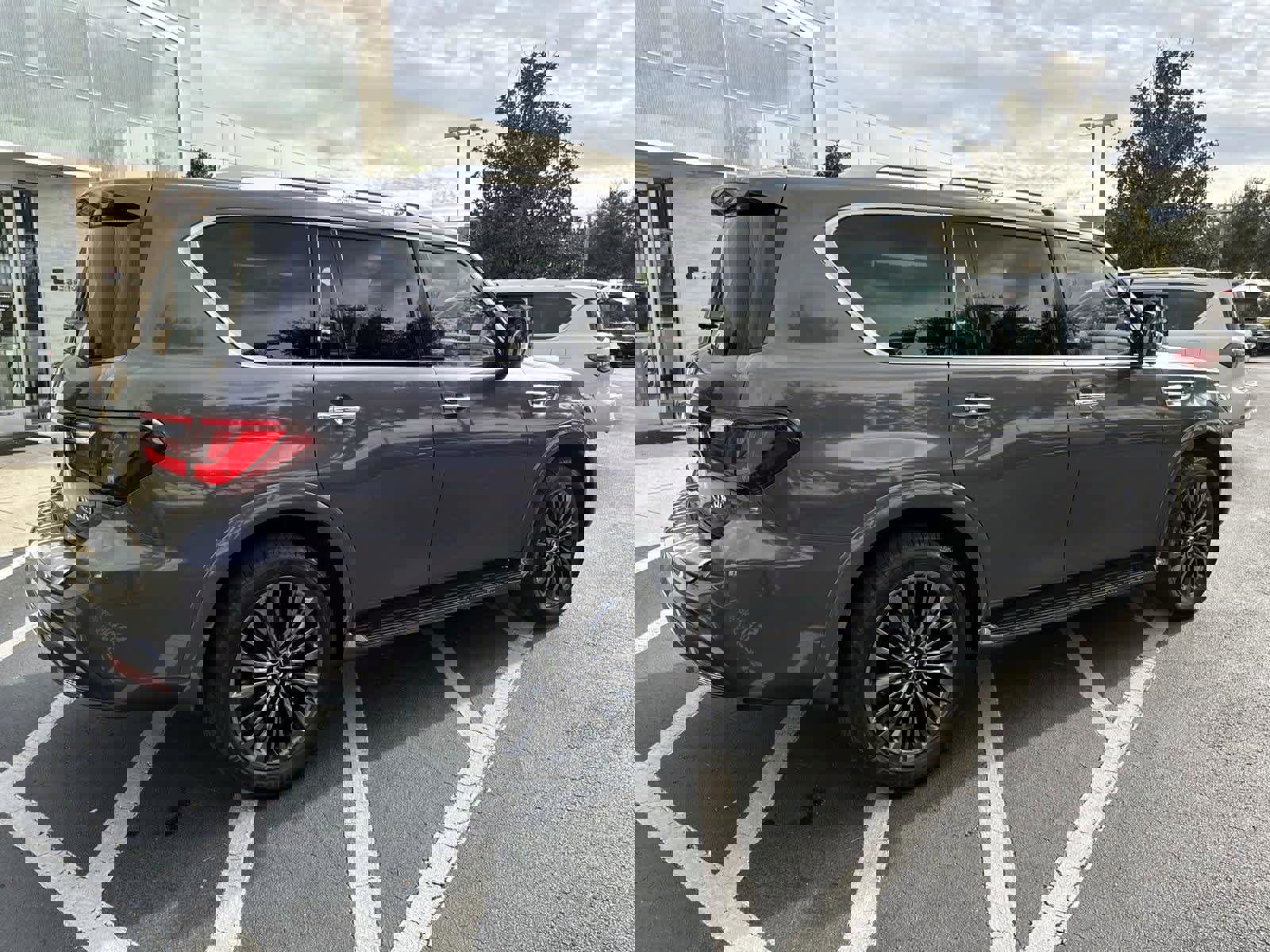 Certified 2024 INFINITI QX80 Premium Select image 2