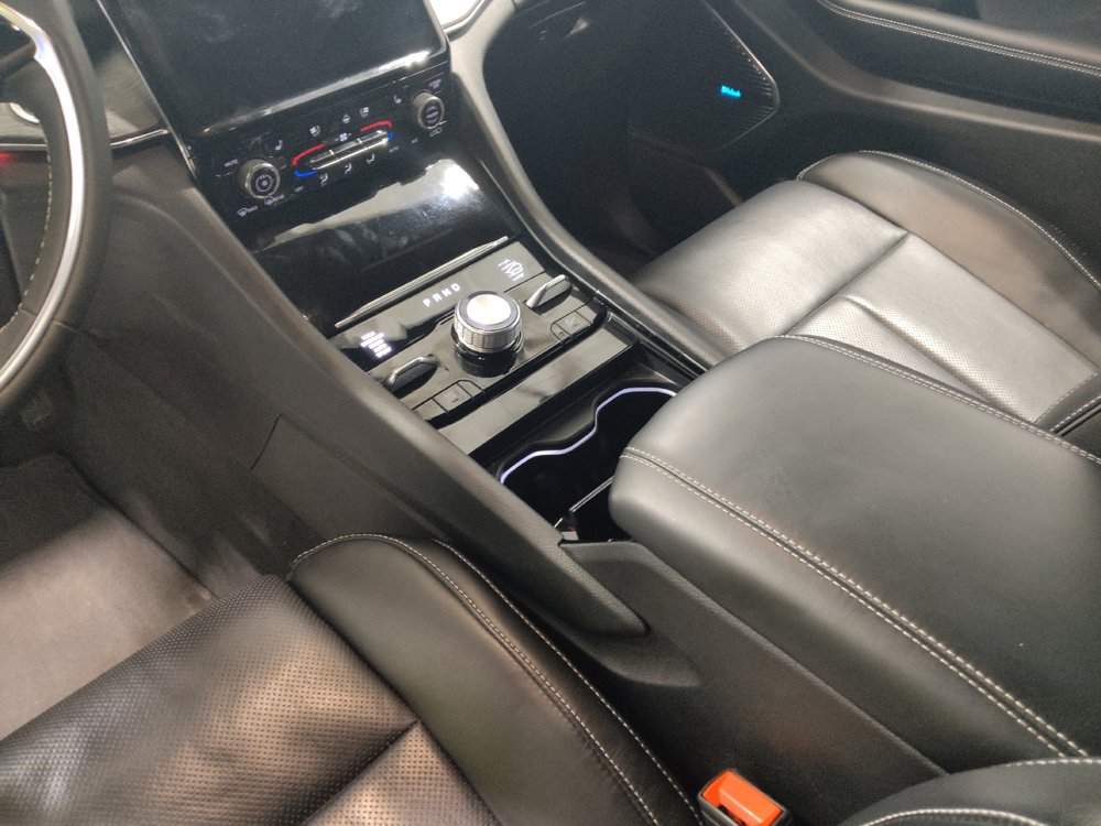 Used 2022 Jeep Grand Cherokee Overland w/ Luxury Tech Group IV AWD/4WD image 26