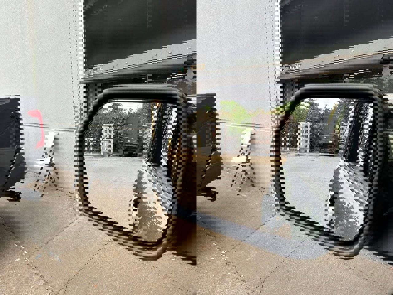 Used 2025 Ford Explorer ST-Line w/ ST-Line Street Pack AWD/4WD image 20