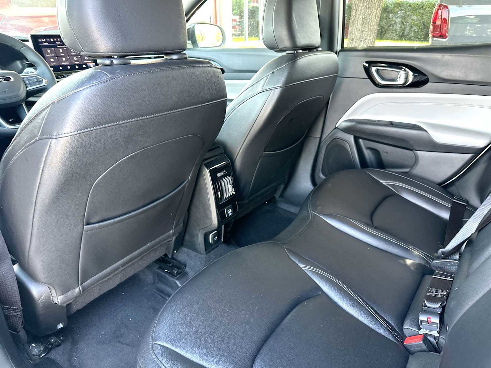 Used 2025 Jeep Compass Limited AWD/4WD image 24