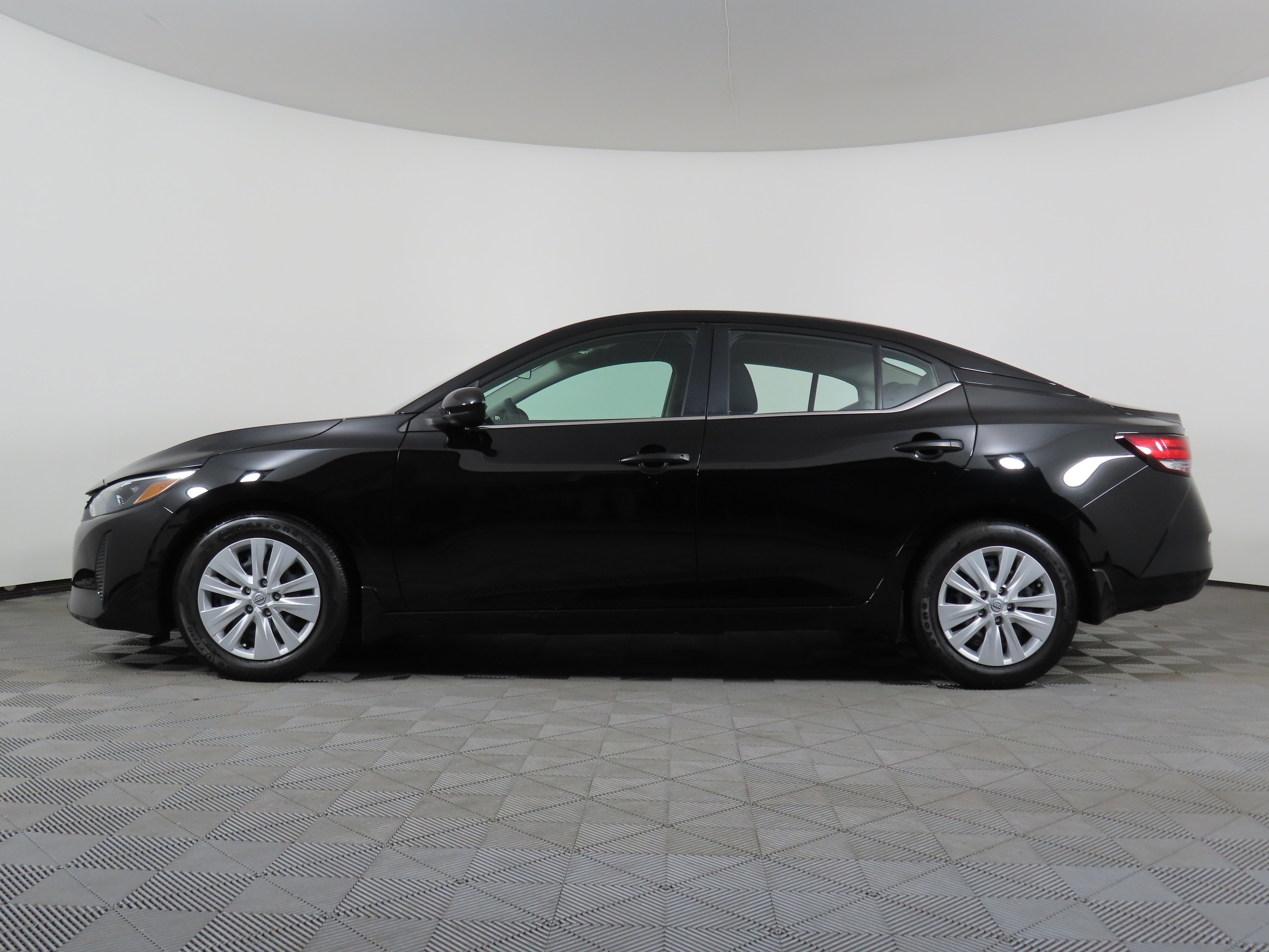 Used 2025 Nissan Sentra S image 15