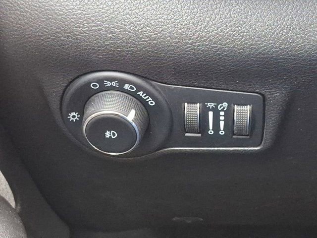 Certified 2022 Jeep Compass Latitude w/ Convenience Group image 27